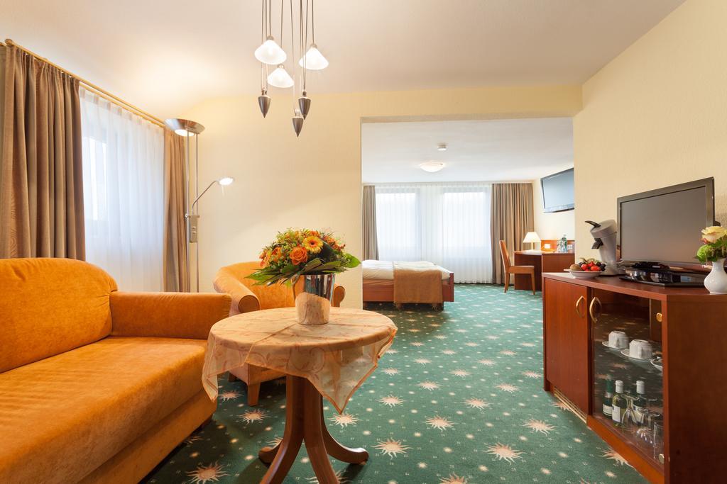 Hotel Restaurant Sonnenhof Weyerbusch Bagian luar foto