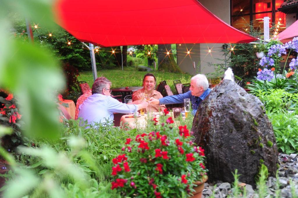 Hotel Restaurant Sonnenhof Weyerbusch Bagian luar foto